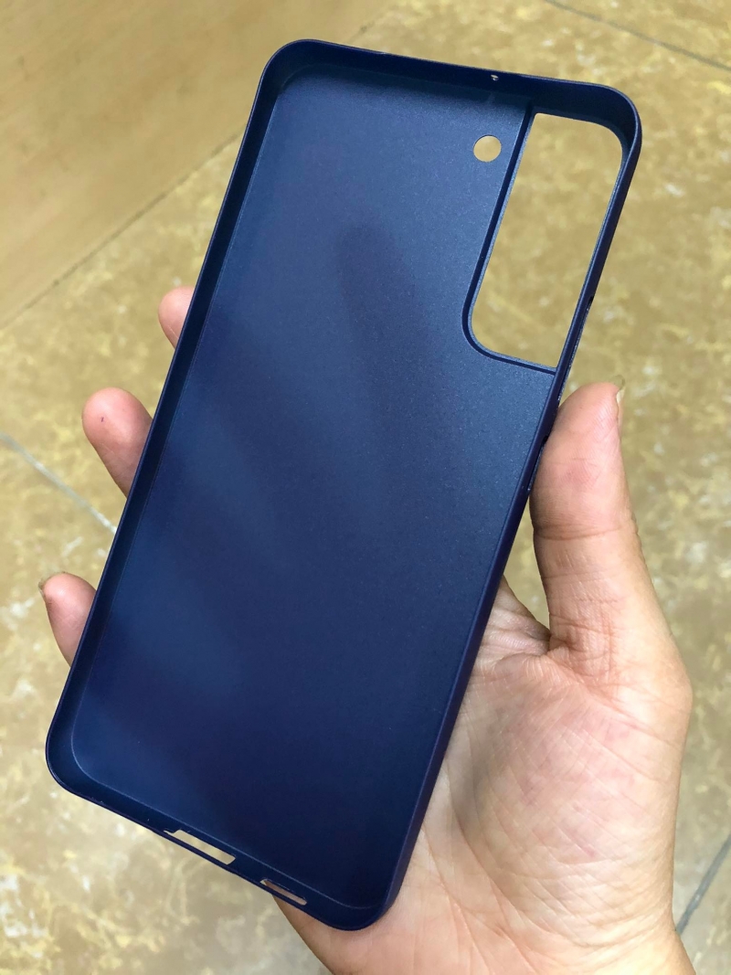 Ốp Lưng Samsung Galaxy S22 Plus Siêu Mỏng Nhám Mờ Hiệu Memumi được làm bằng nhựa silicon siêu dẻo nhám và mỏng có độ đàn hồi tốt cầm nhẹ tay chắc chắn.